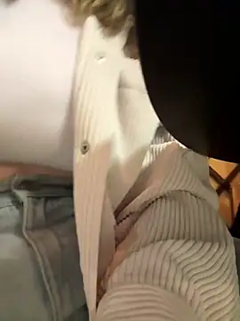 Snapshot of PumaShyXD chatting on 12/22/24, 01:33 PumaShyXD online show from 12/22/24, 01:33