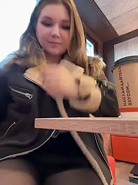 Snapshot of PumaShyXD chatting on 02/23/25, 02:25 PumaShyXD online show from 02/23/25, 02:25