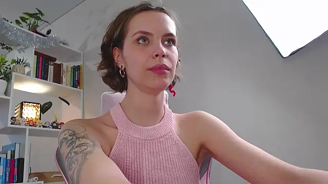 Snapshot of milly_ross chatting on 01/05/25, 09:05 milly ross online show from 01/05/25, 09:05