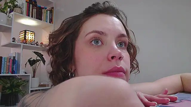 Snapshot of milly_ross chatting on 02/06/25, 10:59 milly ross online show from 02/06/25, 10:59