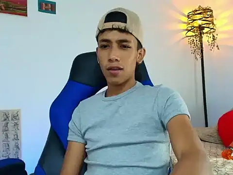 Ostin18hot online show from 11/30/25, 01:53