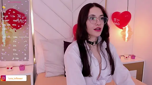 Flor delunaa online show from 02/17/25, 12:16