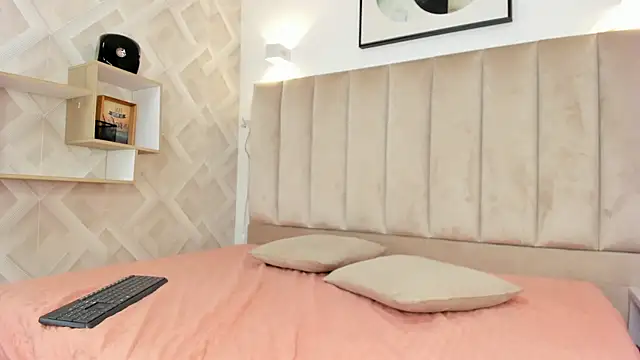 Anniie Queen online show from 12/19/25, 03:46