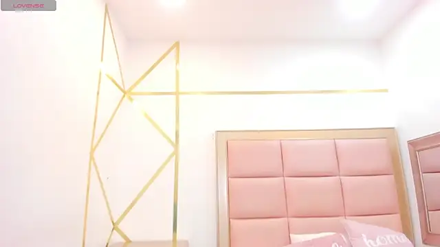 Snapshot of Mady-Edwards chatting on 12/25/24, 05:47 Mady-Edwards online show from 12/25/24, 05:47