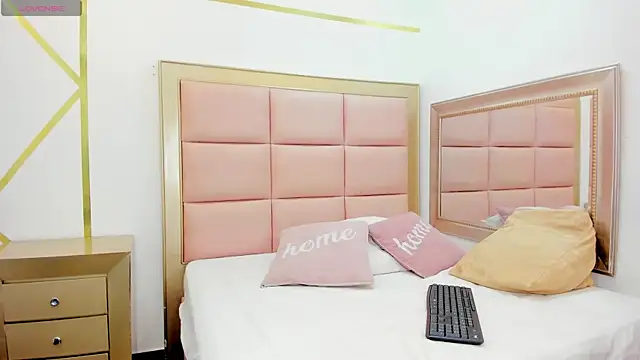 Snapshot of Mady-Edwards chatting on 01/18/25, 02:03 Mady-Edwards online show from 01/18/25, 02:03