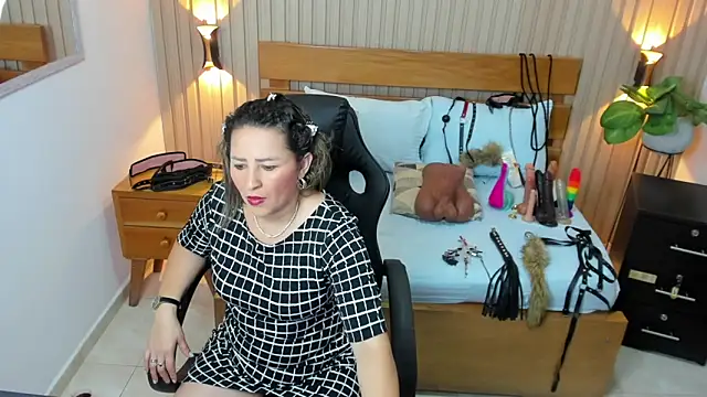 luciana ballesteros  online show from 09/30/25, 12:10