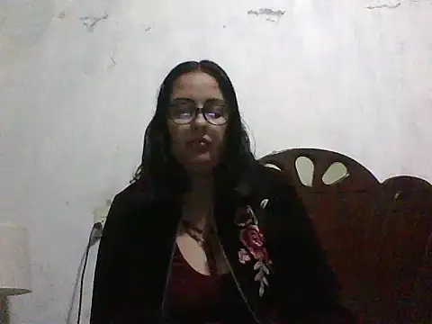 Snapshot of Samanthat33 chatting on 12/29/24, 01:02 Samanthat33 online show from 12/29/24, 01:02