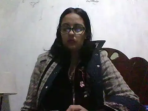 Snapshot of Samanthat33 chatting on 12/30/24, 05:04 Samanthat33 online show from 12/30/24, 05:04