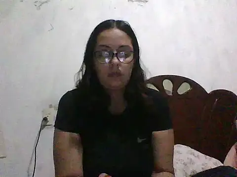 Snapshot of Samanthat33 chatting on 03/10/25, 03:23 Samanthat33 online show from 03/10/25, 03:23