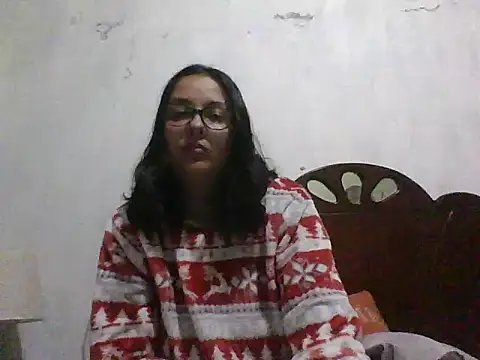 Snapshot of Samanthat33 chatting on 03/11/25, 03:48 Samanthat33 online show from 03/11/25, 03:48