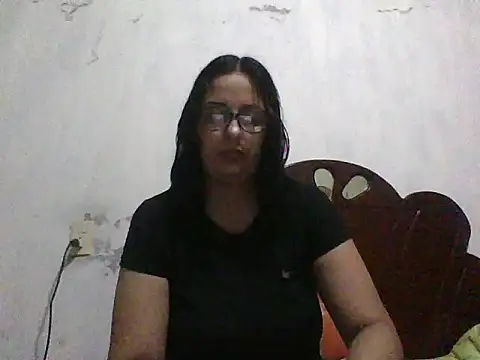 Snapshot of Samanthat33 chatting on 03/12/25, 06:55 Samanthat33 online show from 03/12/25, 06:55