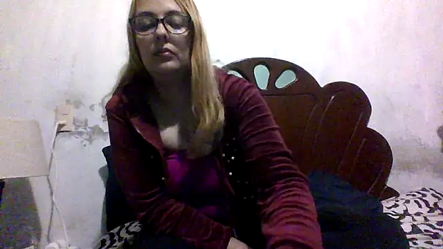 Snapshot of Samanthat33 chatting on 09/23/25, 06:05 Samanthat33 online show from 09/23/25, 06:05