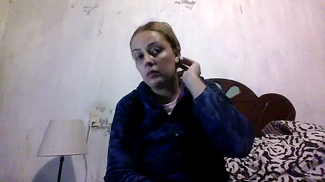 Snapshot of Samanthat33 chatting on 09/24/25, 03:32 Samanthat33 online show from 09/24/25, 03:32