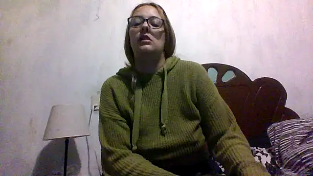 Snapshot of Samanthat33 chatting on 10/11/25, 02:59 Samanthat33 online show from 10/11/25, 02:59