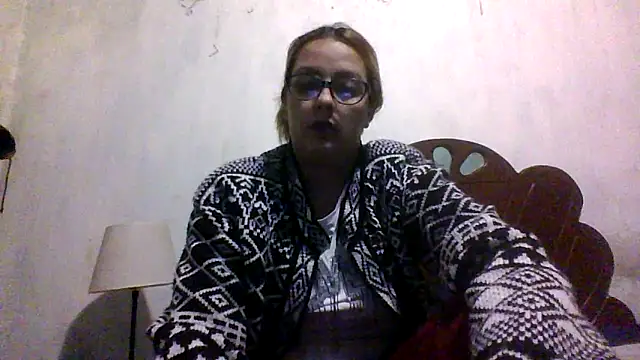 Samanthat33 online show from 11/18/25, 04:39