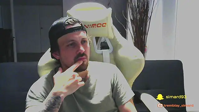 Snapshot of Tremblay_Simard chatting on 11/26/25, 02:01 Tremblay Simard online show from 11/26/25, 02:01