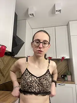 MartiniiSelenna online show from 04/17/26, 05:43