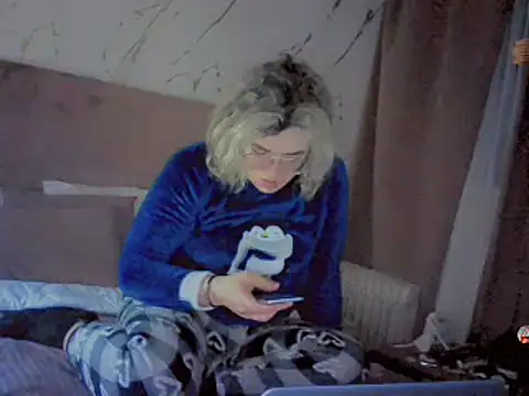 Snapshot of rawan_arab chatting on 03/23/25, 12:15 rawan arab online show from 03/23/25, 12:15