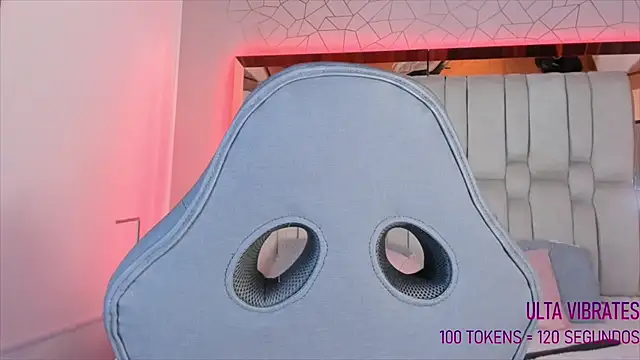 Snapshot of AngelineHeet chatting on 12/17/24, 03:28 AngelineHeet online show from 12/17/24, 03:28