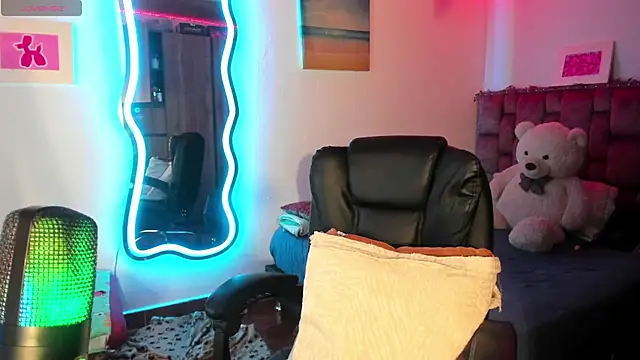 ladyrd1 online show from 01/12/25, 09:08