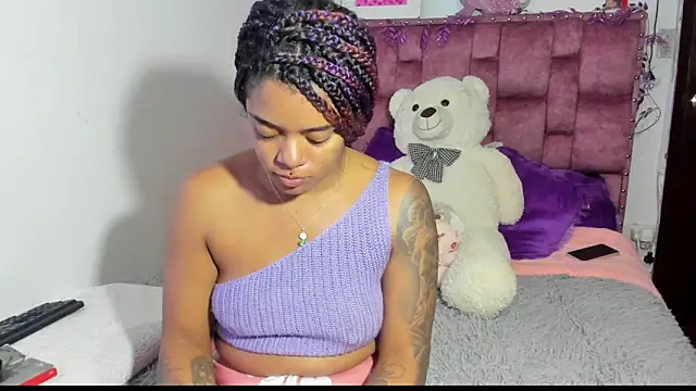 ladyrd1 online show from 10/18/25, 07:53