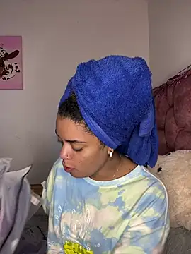 ladyrd1 online show from 04/22/26, 04:19