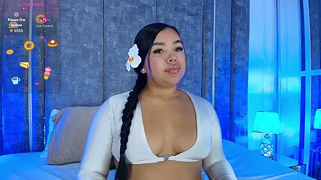 MarianaGarciaa   online show from 11/25/25, 07:47