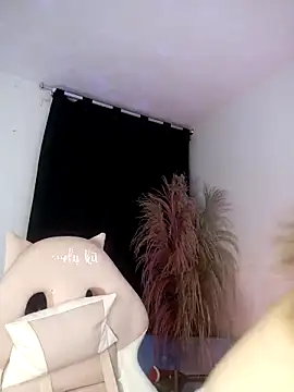 lovely kitt online show from 10/07/25, 12:08