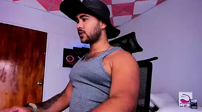 Snapshot of Sebas-hott chatting on 01/13/25, 03:23 Sebas-hott online show from 01/13/25, 03:23