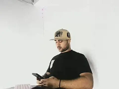 Snapshot of Sebas-hott chatting on 10/03/25, 10:29 Sebas-hott online show from 10/03/25, 10:29