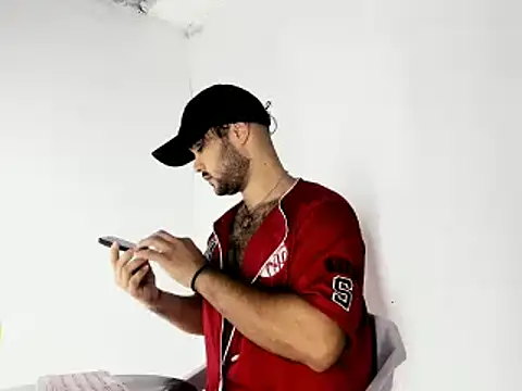 Snapshot of Sebas-hott chatting on 10/17/25, 10:23 Sebas-hott online show from 10/17/25, 10:23
