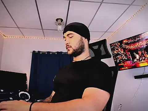 Sebas-hott online show from 12/17/25, 10:27