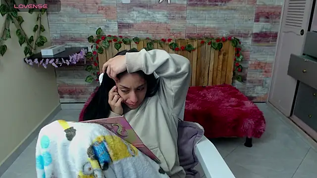 Snapshot of Lucy_joi chatting on 12/14/24, 05:40 Lucy joi online show from 12/14/24, 05:40