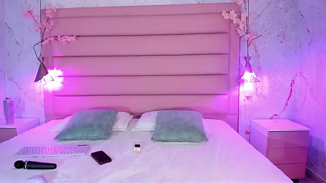 sabrinamilani online show from 11/14/25, 11:02