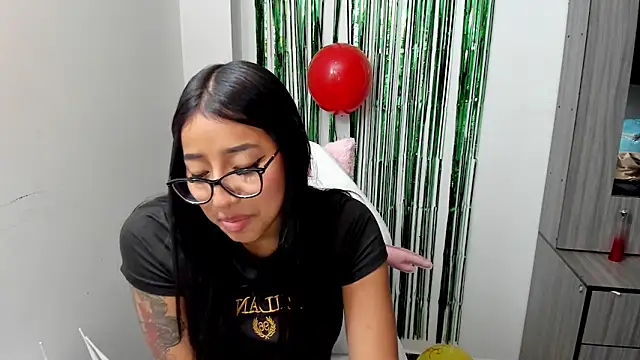 Snapshot of isa_bellaa0 chatting on 12/25/24, 08:18 isa bellaa0 online show from 12/25/24, 08:18