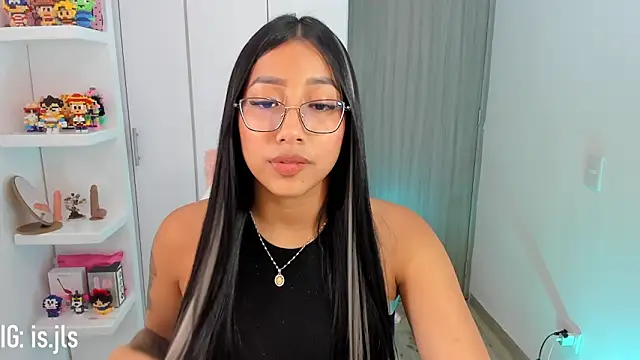 Snapshot of isa_bellaa0 chatting on 09/23/25, 04:04 isa bellaa0 online show from 09/23/25, 04:04