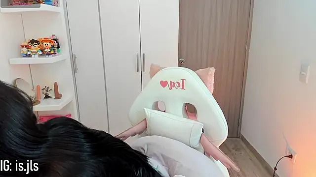 Snapshot of isa_bellaa0 chatting on 10/02/25, 04:30 isa bellaa0 online show from 10/02/25, 04:30