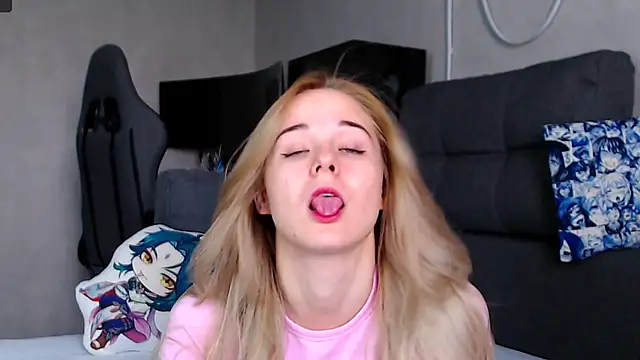 Snapshot of CassidyKiss chatting on 10/14/25, 09:32 CassidyKiss online show from 10/14/25, 09:32