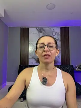 Snapshot of Yelena03 chatting on 07/23/26, 09:24 Yelena03 online show from 07/23/26, 09:24