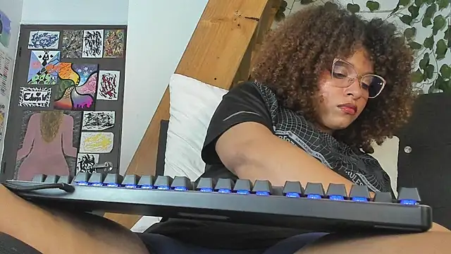 Snapshot of Ada_gales_ chatting on 12/20/24, 02:52 Ada gales  online show from 12/20/24, 02:52