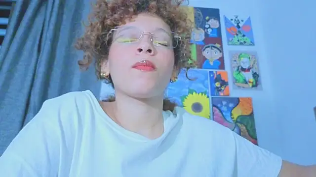 Snapshot of Ada_gales_ chatting on 06/18/26, 03:29 Ada gales online show from 06/18/26, 03:29