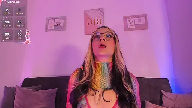 Snapshot of penny_sweett_ chatting on 07/18/26, 11:19 penny sweett online show from 07/18/26, 11:19