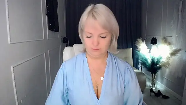 Juarnea online show from 10/26/25, 11:42