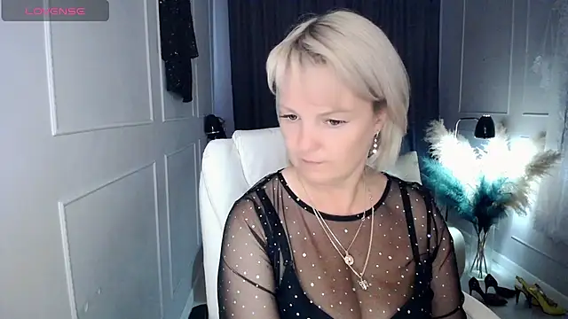 Snapshot of Juarnea chatting on 06/03/26, 02:33 Juarnea online show from 06/03/26, 02:33