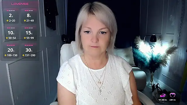 Snapshot of Juarnea chatting on 06/20/26, 10:18 Juarnea online show from 06/20/26, 10:18