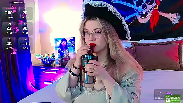 Nancy Mooree online show from 10/31/25, 01:12