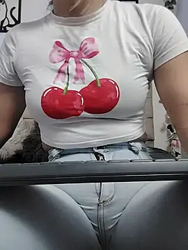 merlinaadams  online show from 11/04/25, 05:12