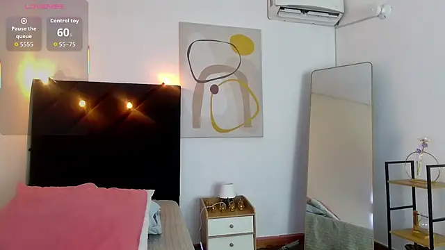 littleebonny online show from 05/18/26, 07:52
