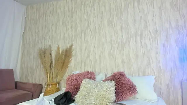 Snapshot of emily_parkerr chatting on 12/03/24, 09:23 emily parkerr online show from 12/03/24, 09:23