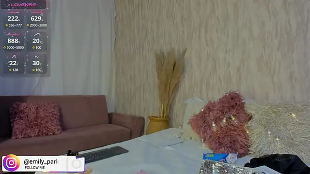 Snapshot of emily_parkerr chatting on 12/14/24, 08:08 emily parkerr online show from 12/14/24, 08:08